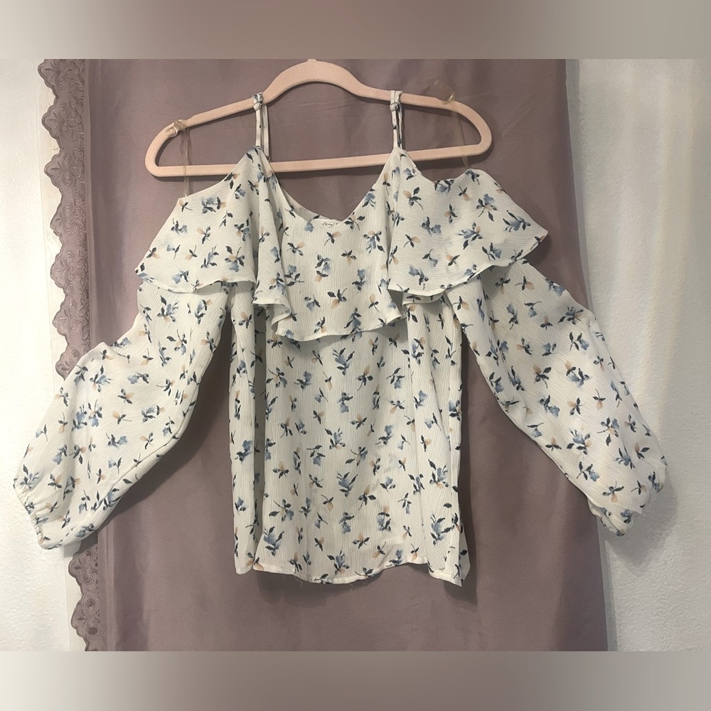 Open shoulder top